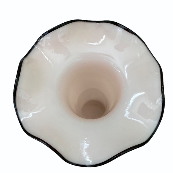 Vintage Czechoslovakia Signed 8” Ruffle Glass Vase - Picture 4 of 8